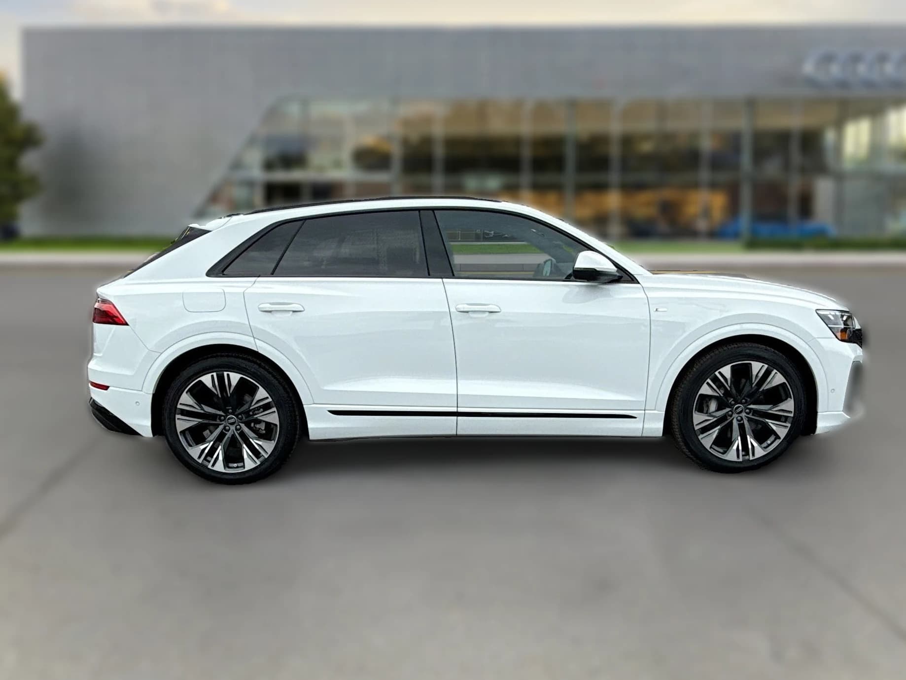 Audi Q8 Premium Plus quattro 2026 — side view
