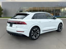 Audi Q8 Premium Plus quattro 2026 — side view