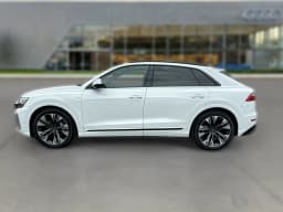 Audi Q8 Premium Plus quattro 2026 — side view
