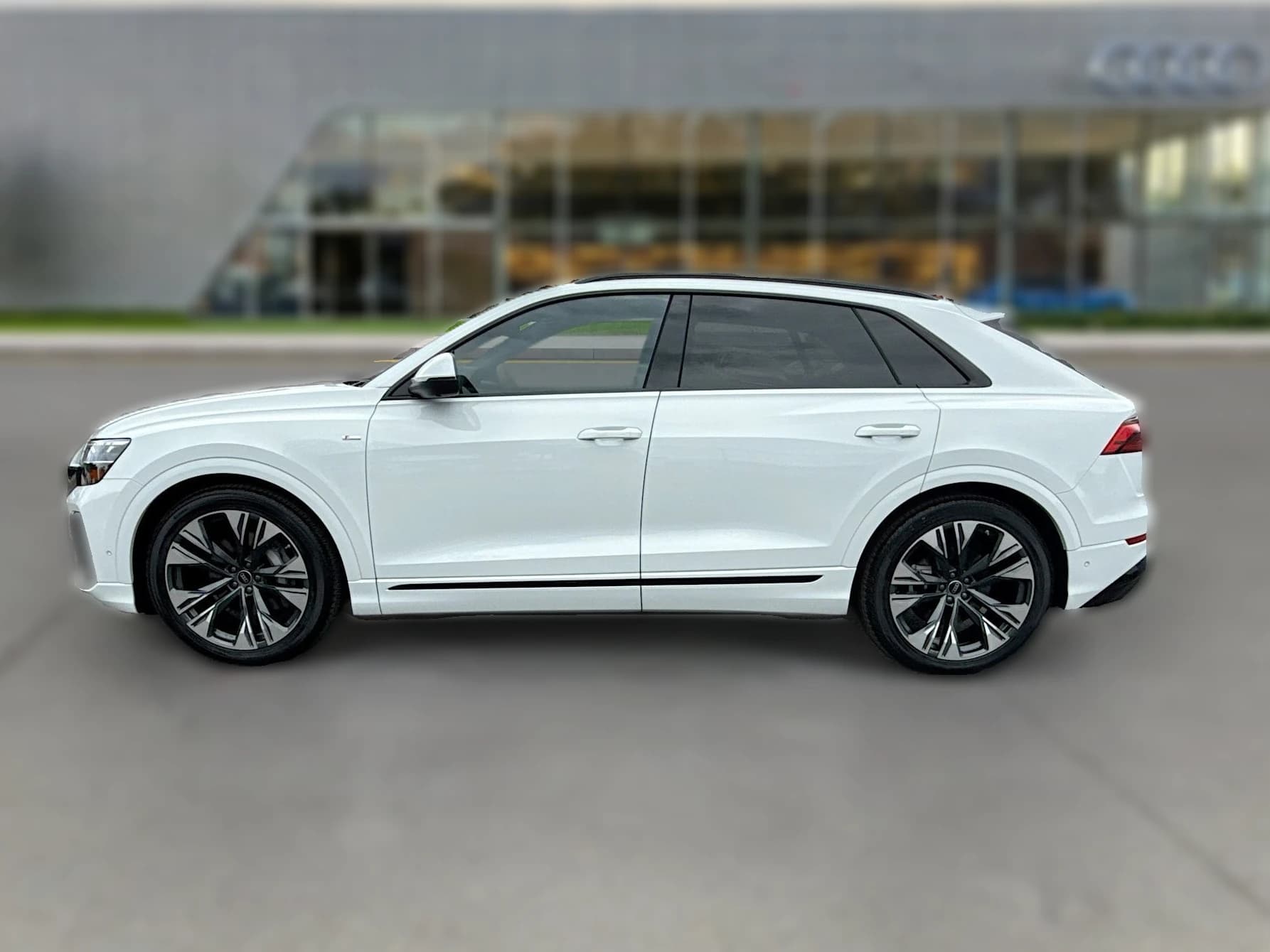 Audi Q8 Premium Plus quattro 2026 — side view