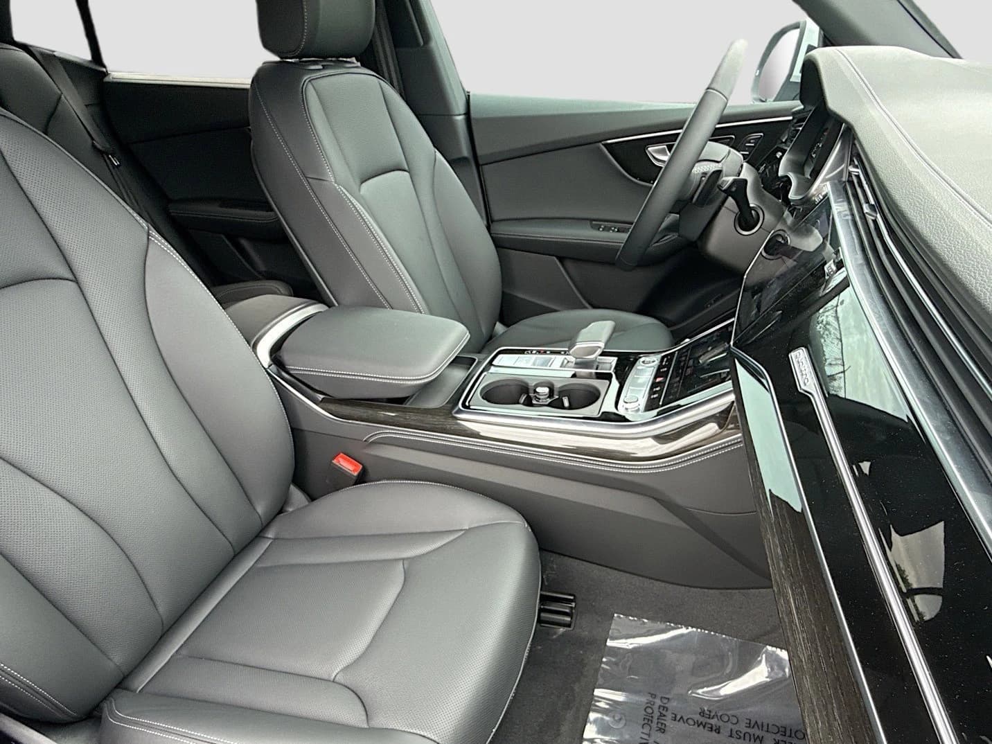 Audi Q8 Premium Plus quattro 2026 — side view