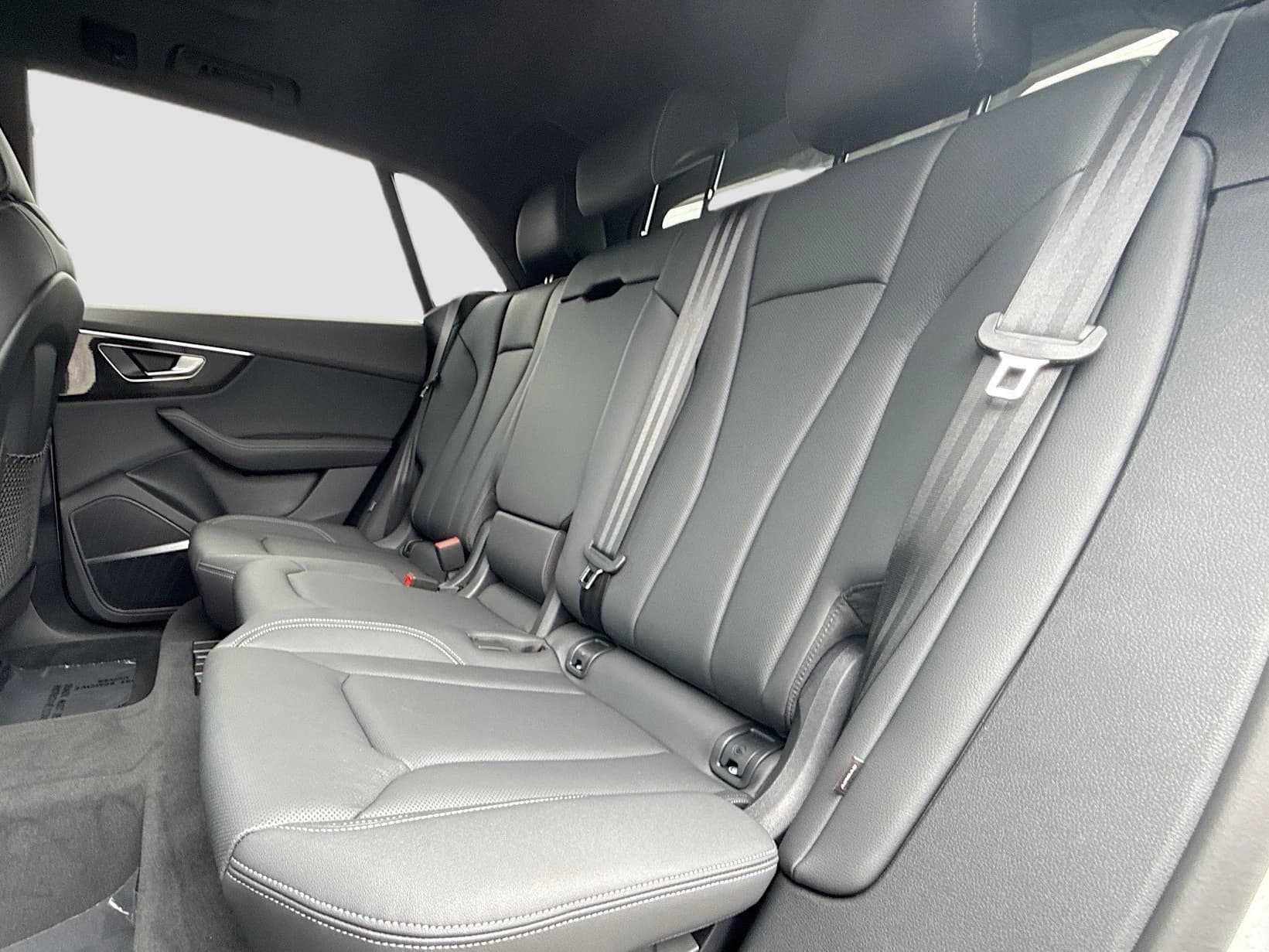Audi Q8 Premium Plus quattro 2026 — side view