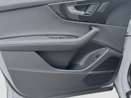 Audi Q8 Premium Plus quattro 2026 — side view