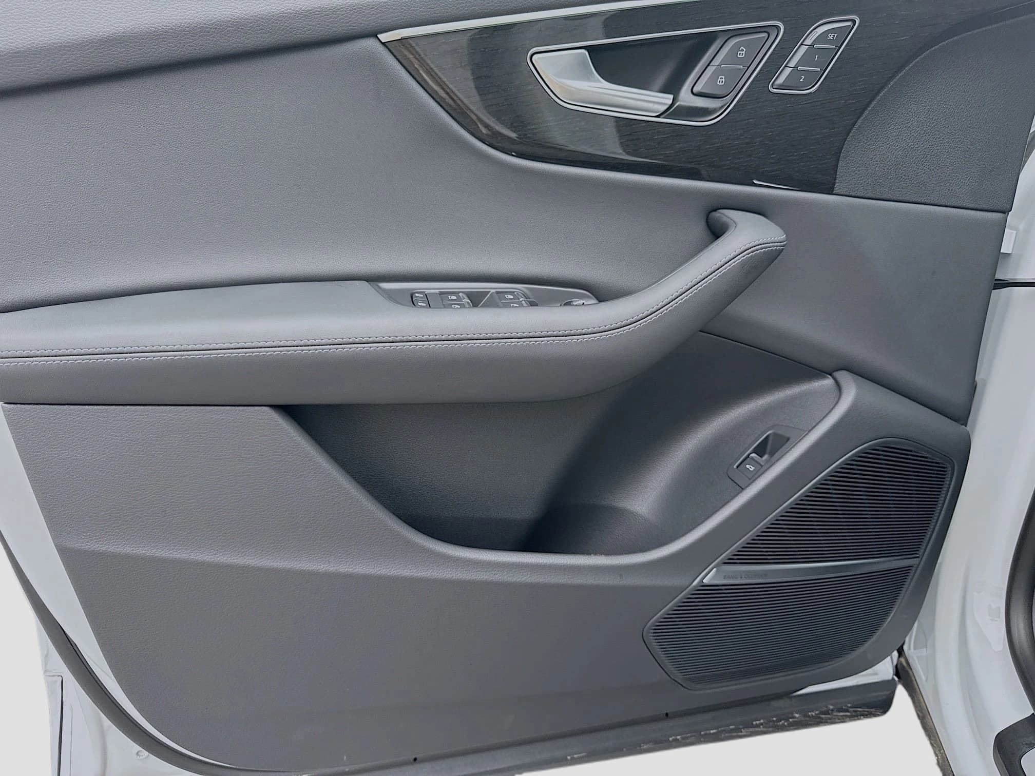 Audi Q8 Premium Plus quattro 2026 — side view