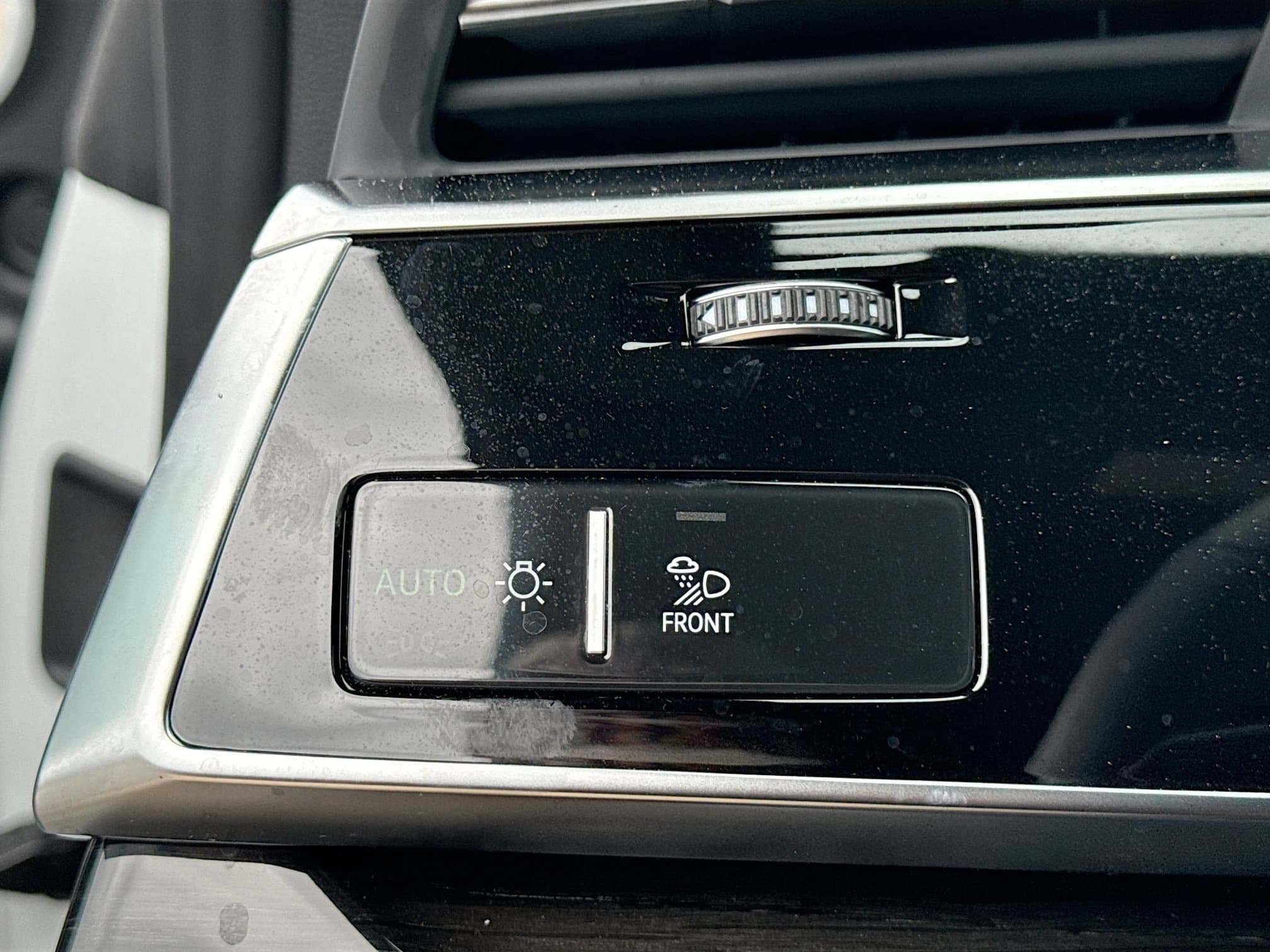 Audi Q8 Premium Plus quattro 2026 — side view