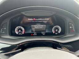 Audi Q8 Premium Plus quattro 2026 — side view