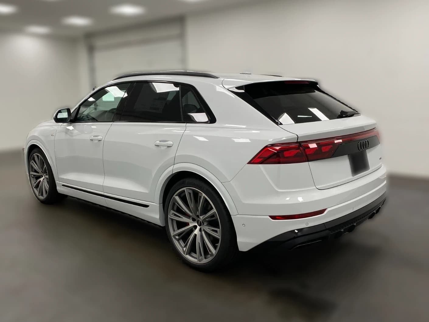 Audi Q8 Prestige quattro 2026 — side view