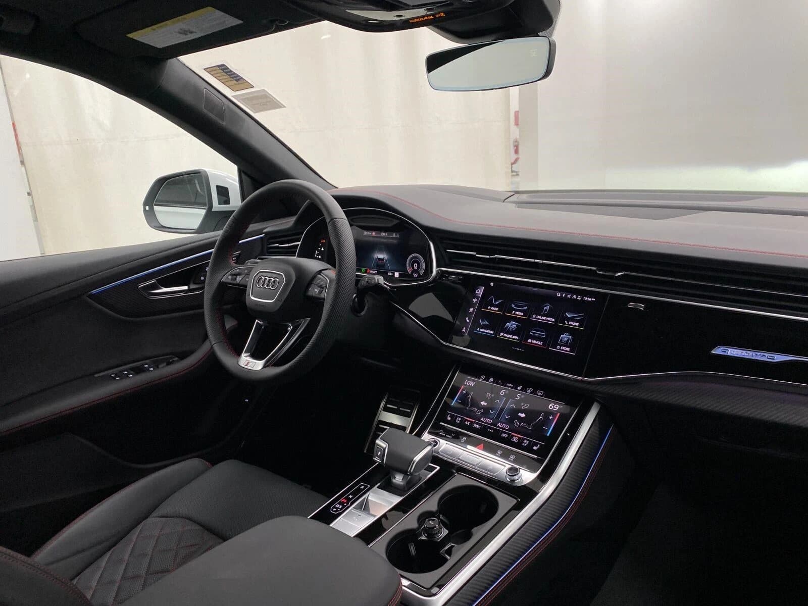 Audi Q8 Prestige quattro 2026 — side view
