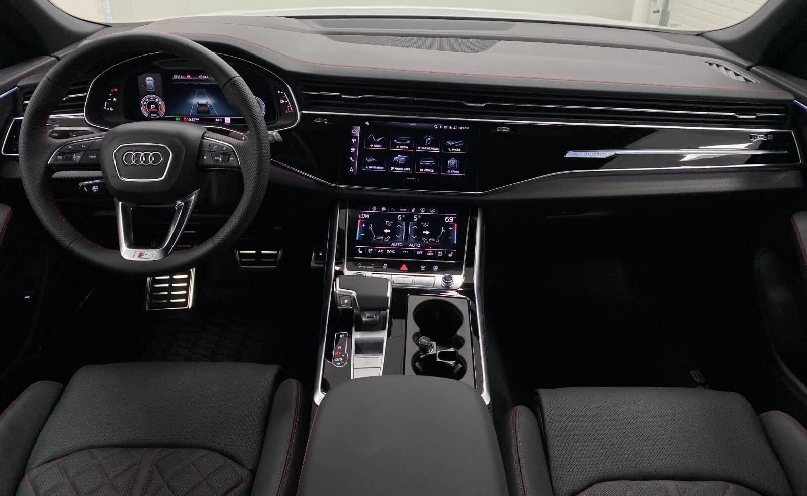 Audi Q8 Prestige quattro 2026 — side view
