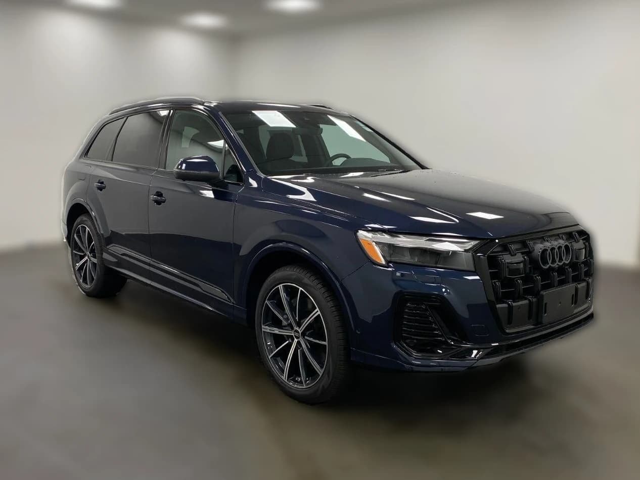 Audi Q7 Premium Plus 45 quattro 2026 — side view