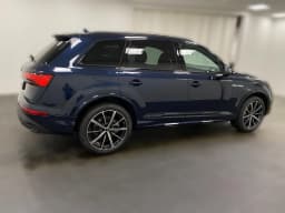 Audi Q7 Premium Plus 45 quattro 2026 — side view