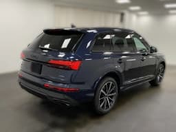 Audi Q7 Premium Plus 45 quattro 2026 — side view