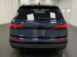 Audi Q7 Premium Plus 45 quattro 2026 — side view