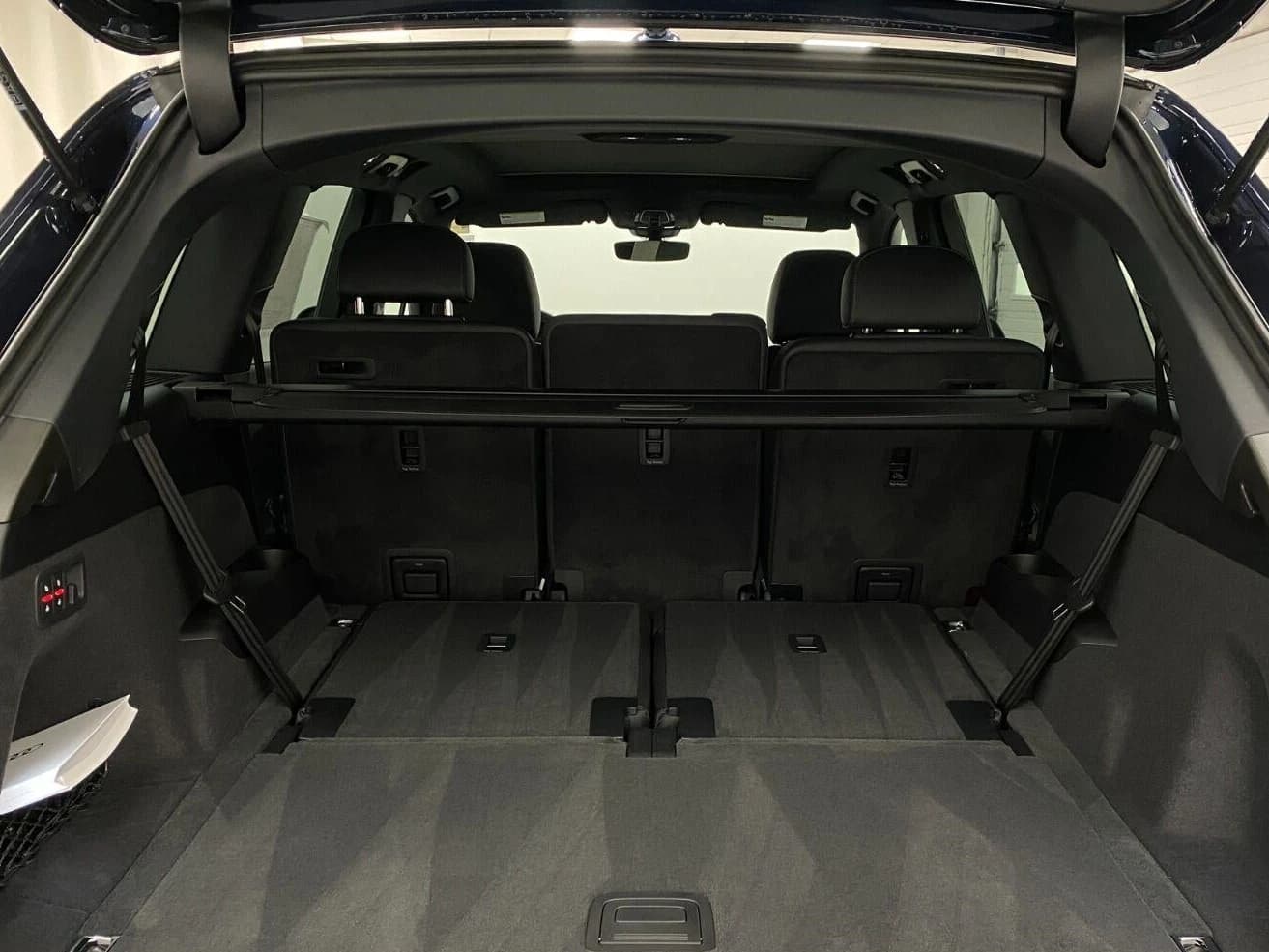 Audi Q7 Premium Plus 45 quattro 2026 — side view