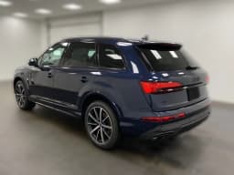 Audi Q7 Premium Plus 45 quattro 2026 — side view