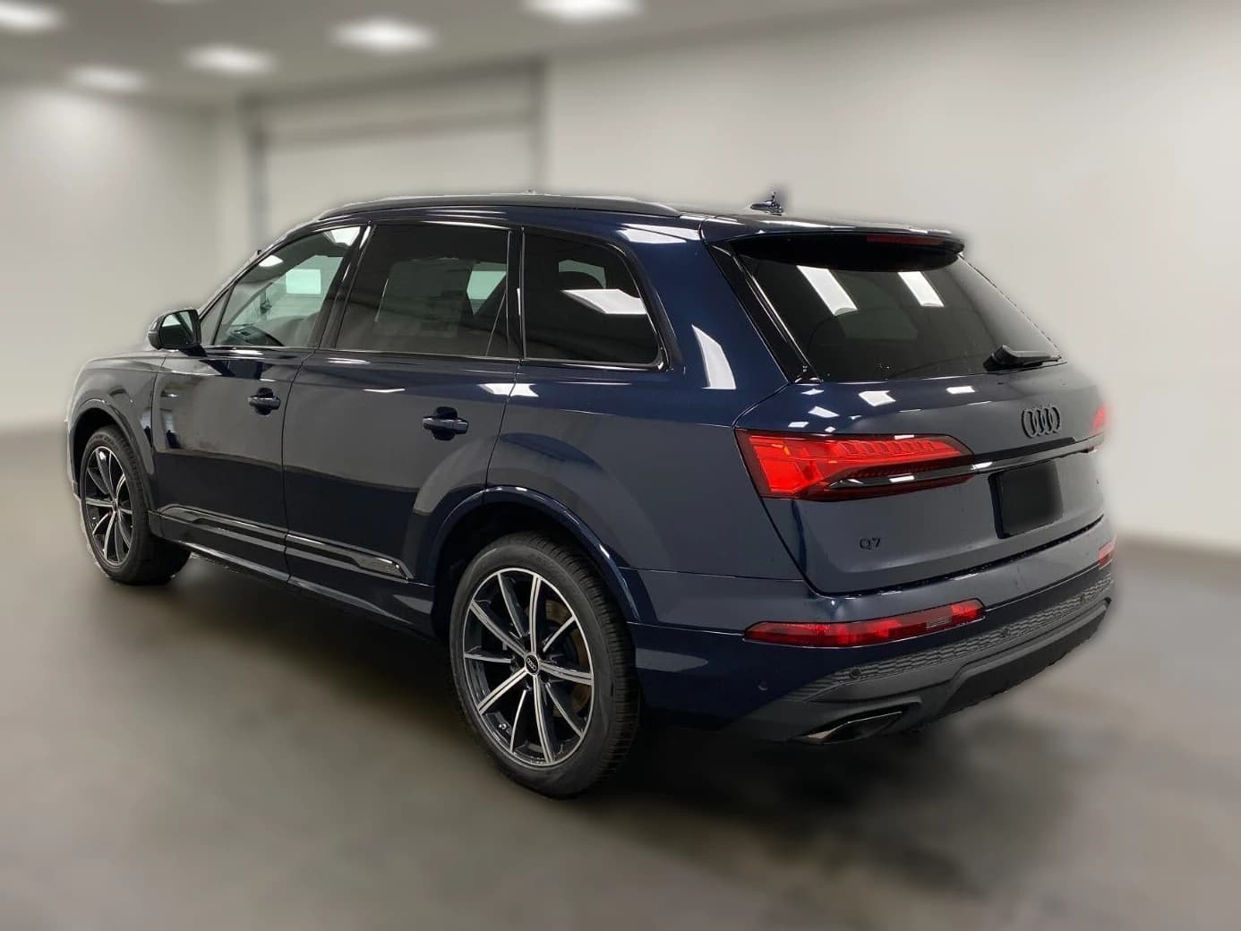 Audi Q7 Premium Plus 45 quattro 2026 — side view