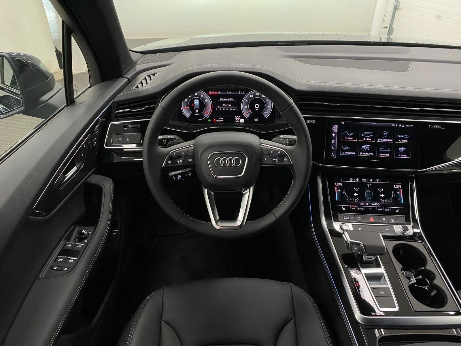 Audi Q7 Premium Plus 45 quattro 2026 — side view