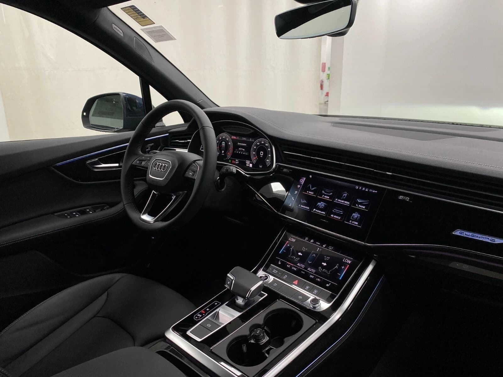 Audi Q7 Premium Plus 45 quattro 2026 — side view