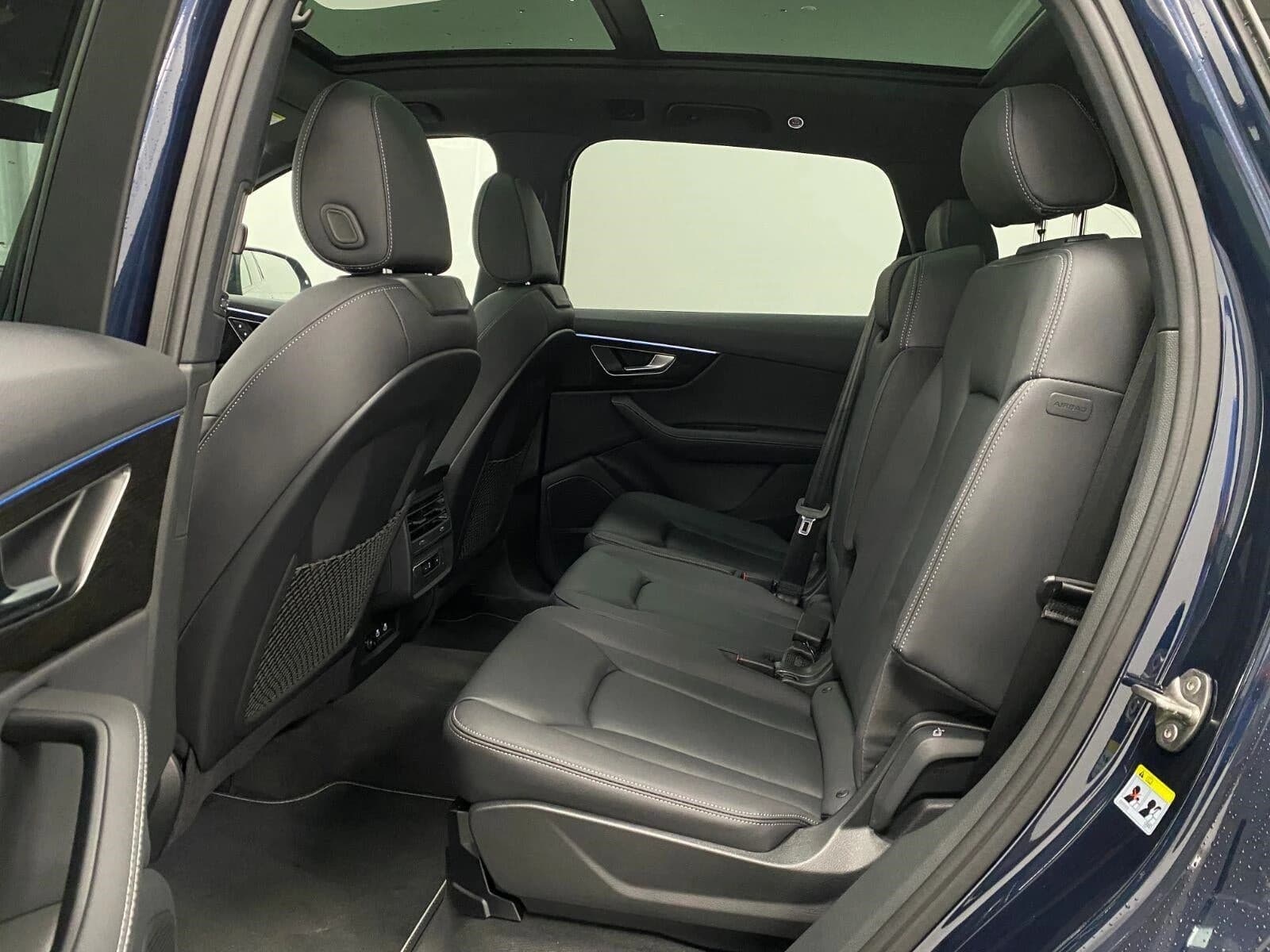 Audi Q7 Premium Plus 45 quattro 2026 — side view