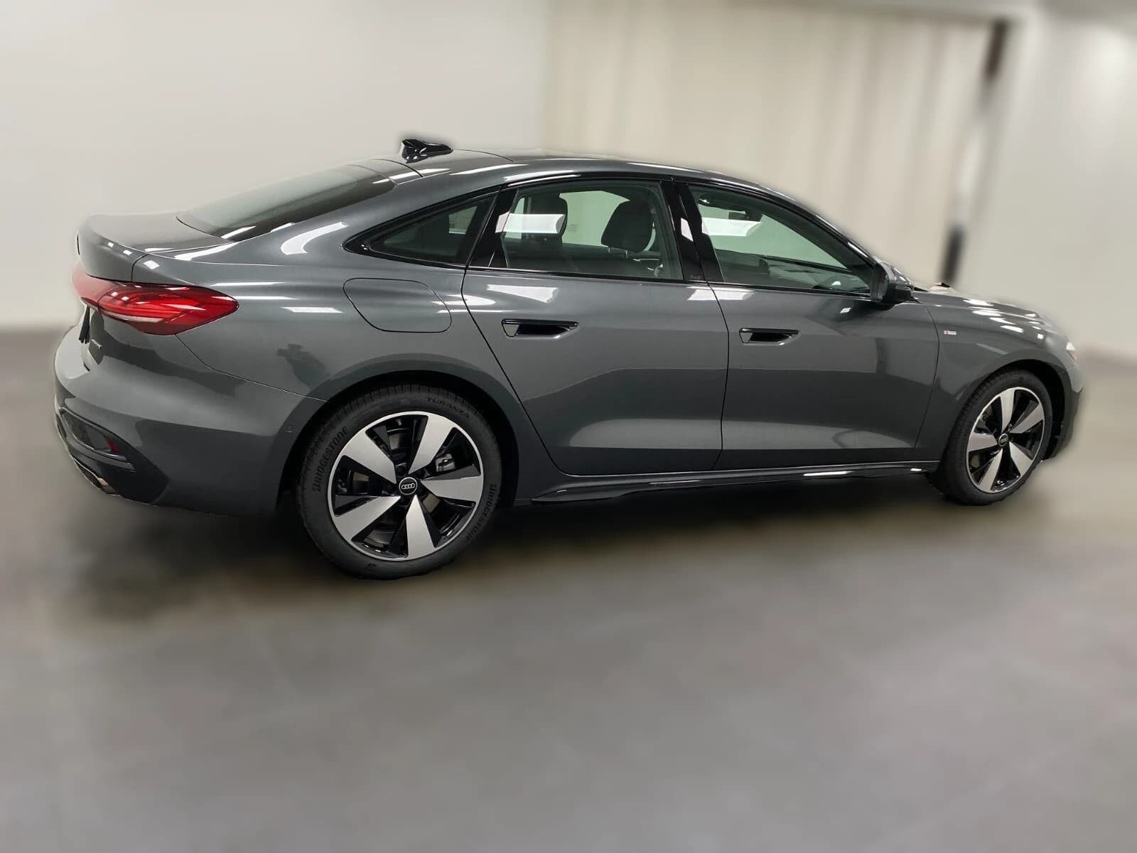 Audi A5 Premium 2.0 TFSI quattro 2026 — side view