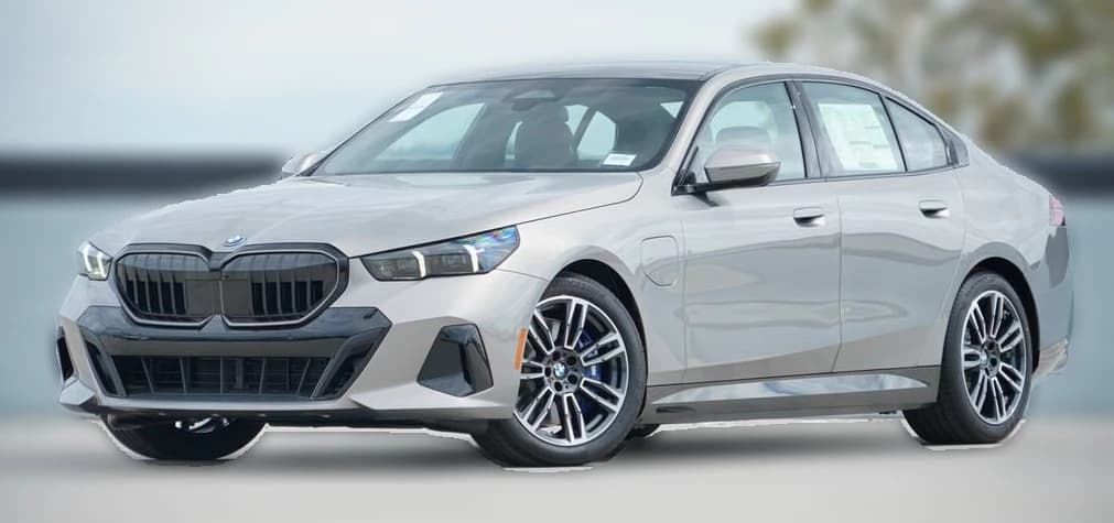 BMW 5 Series 550e xDrive Sedan 2027 — side view