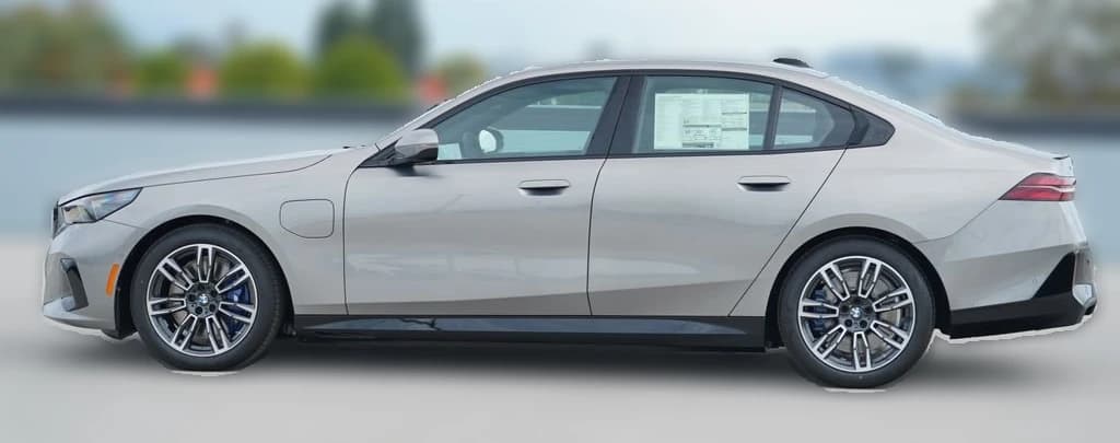 BMW 5 Series 550e xDrive Sedan 2027 — side view