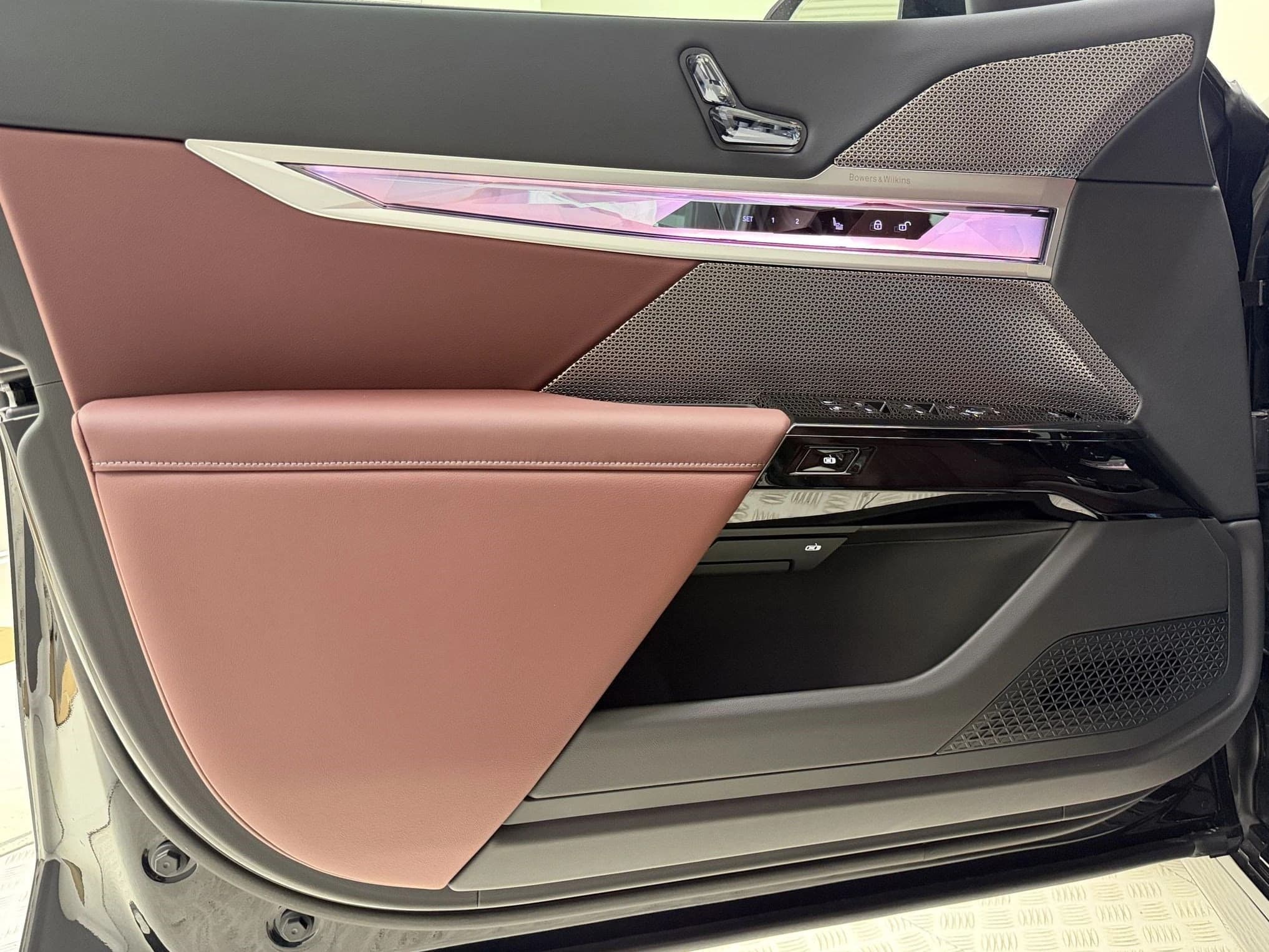 BMW 7 Series 740i Sedan 2026 — side view