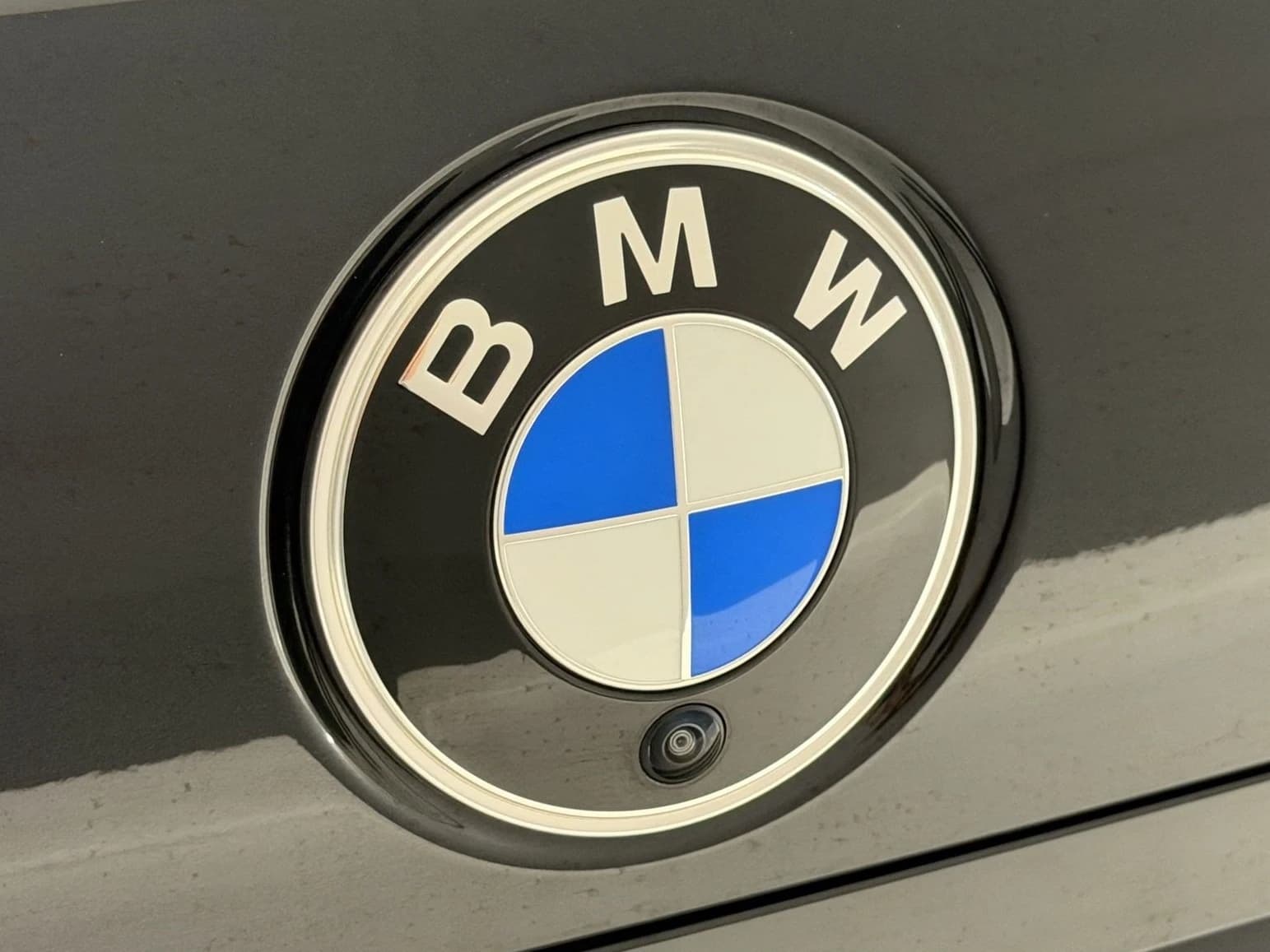 BMW 7 Series 740i Sedan 2026 — side view