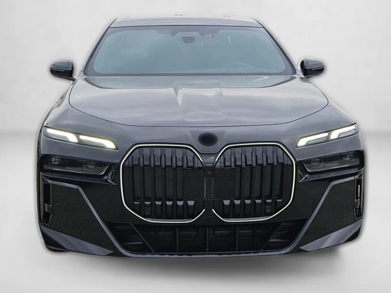 BMW 7 Series 740i Sedan 2026 — side view