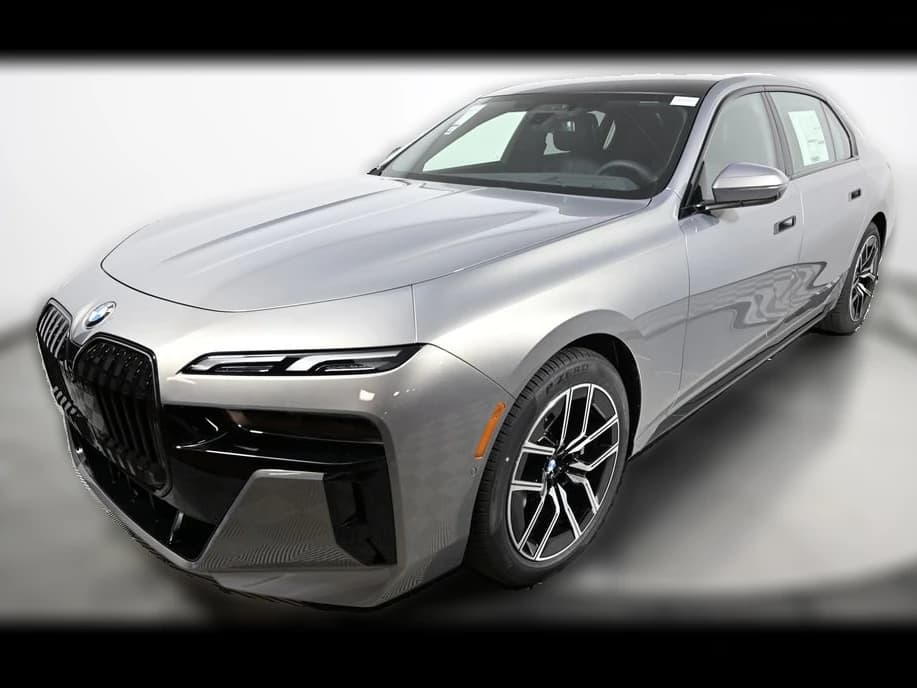 BMW 7 Series 740i xDrive Sedan 2026 — side view