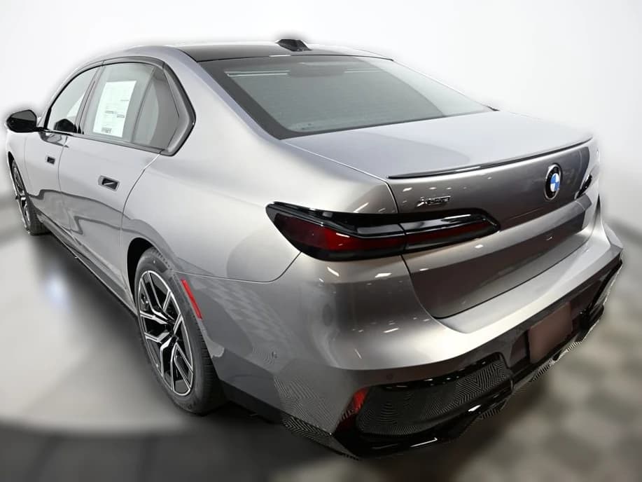 BMW 7 Series 740i xDrive Sedan 2026 — side view