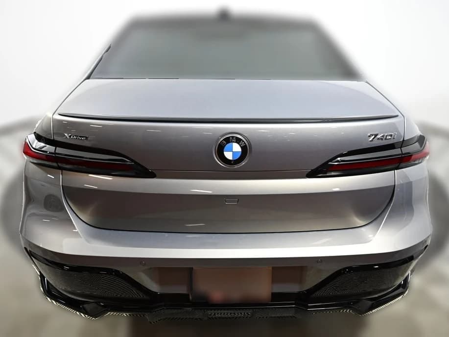 BMW 7 Series 740i xDrive Sedan 2026 — side view