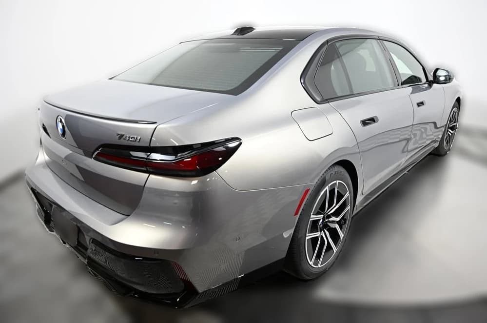 BMW 7 Series 740i xDrive Sedan 2026 — side view