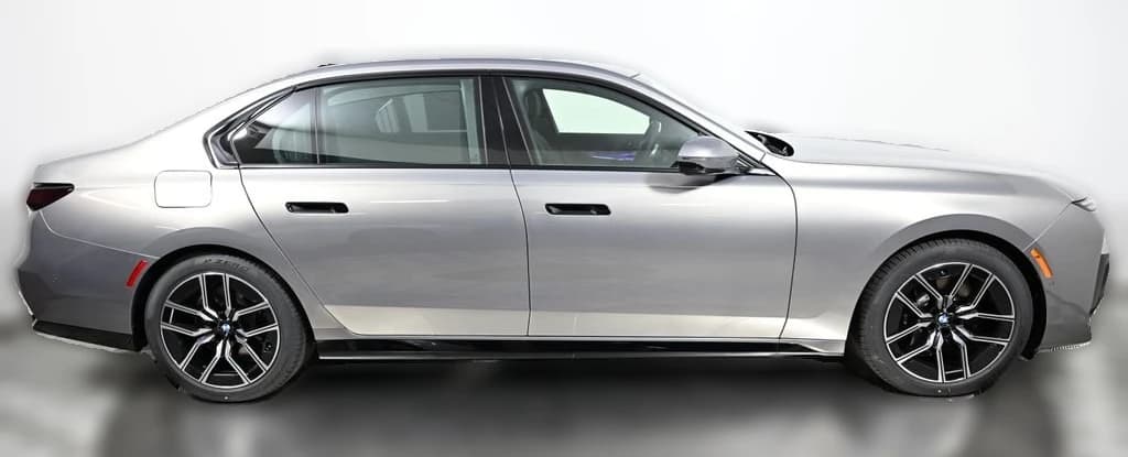 BMW 7 Series 740i xDrive Sedan 2026 — side view
