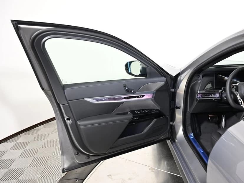 BMW 7 Series 740i xDrive Sedan 2026 — side view