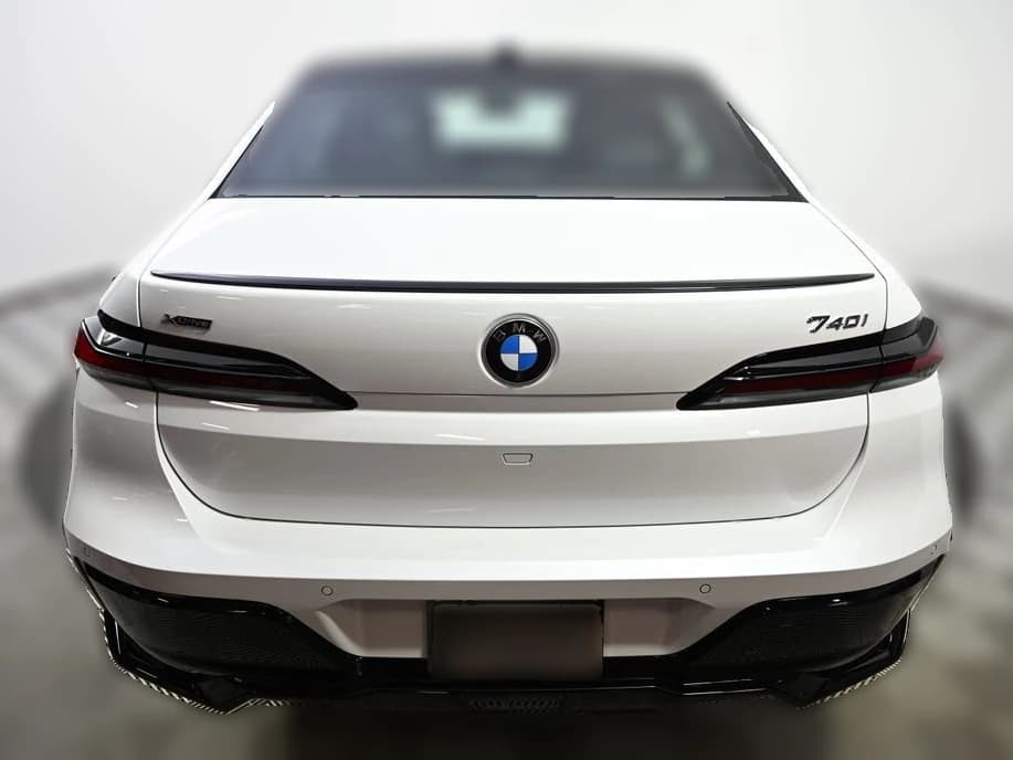 BMW 7 Series 740i xDrive Sedan 2026 — side view