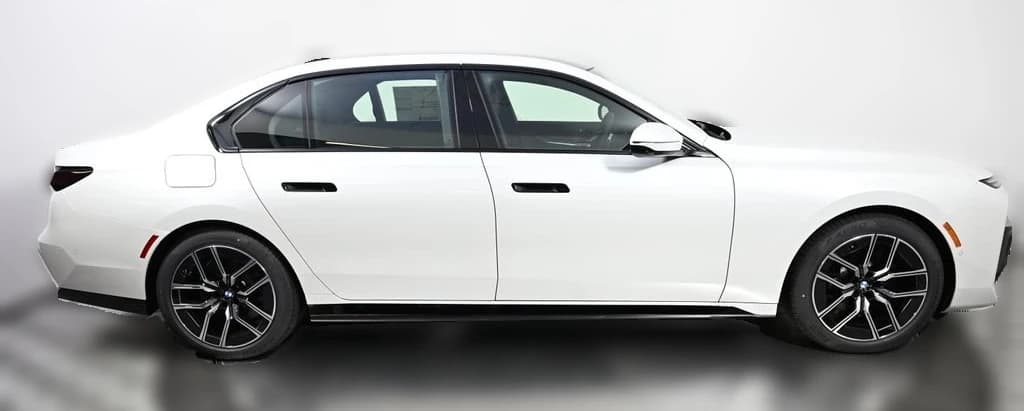 BMW 7 Series 740i xDrive Sedan 2026 — side view