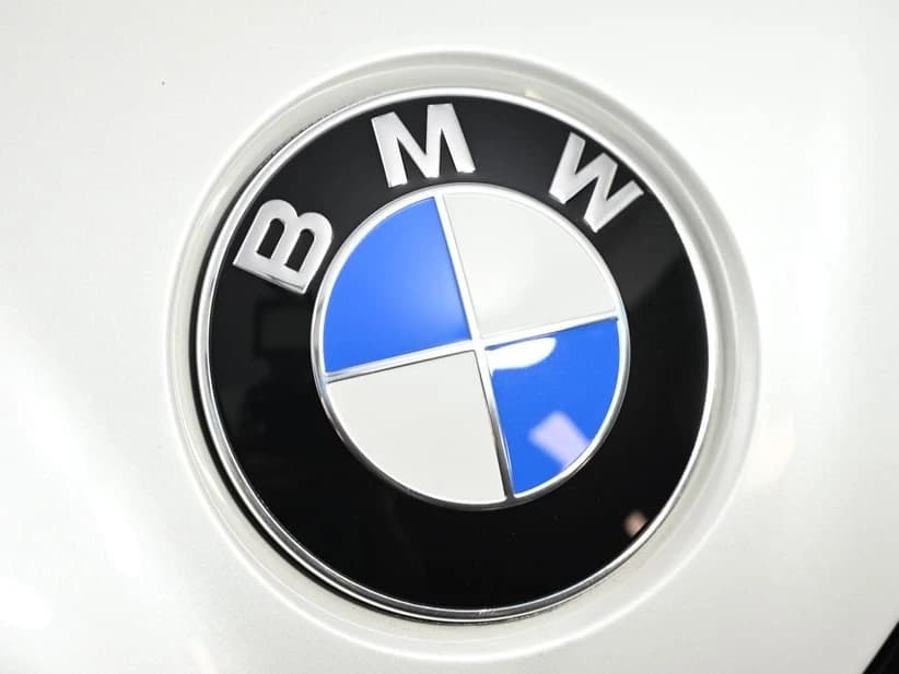 BMW 7 Series 740i xDrive Sedan 2026 — side view