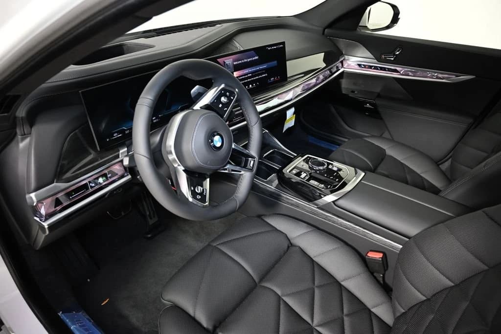 BMW 7 Series 740i xDrive Sedan 2026 — side view