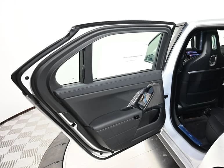 BMW 7 Series 740i xDrive Sedan 2026 — side view
