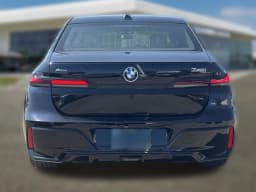 BMW 7 Series 740i xDrive Sedan 2026 — side view