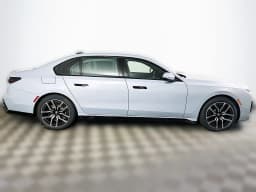BMW 7 Series 760i xDrive Sedan 2026 — side view