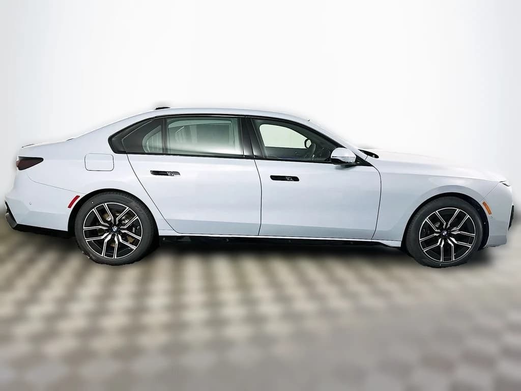 BMW 7 Series 760i xDrive Sedan 2026 — side view