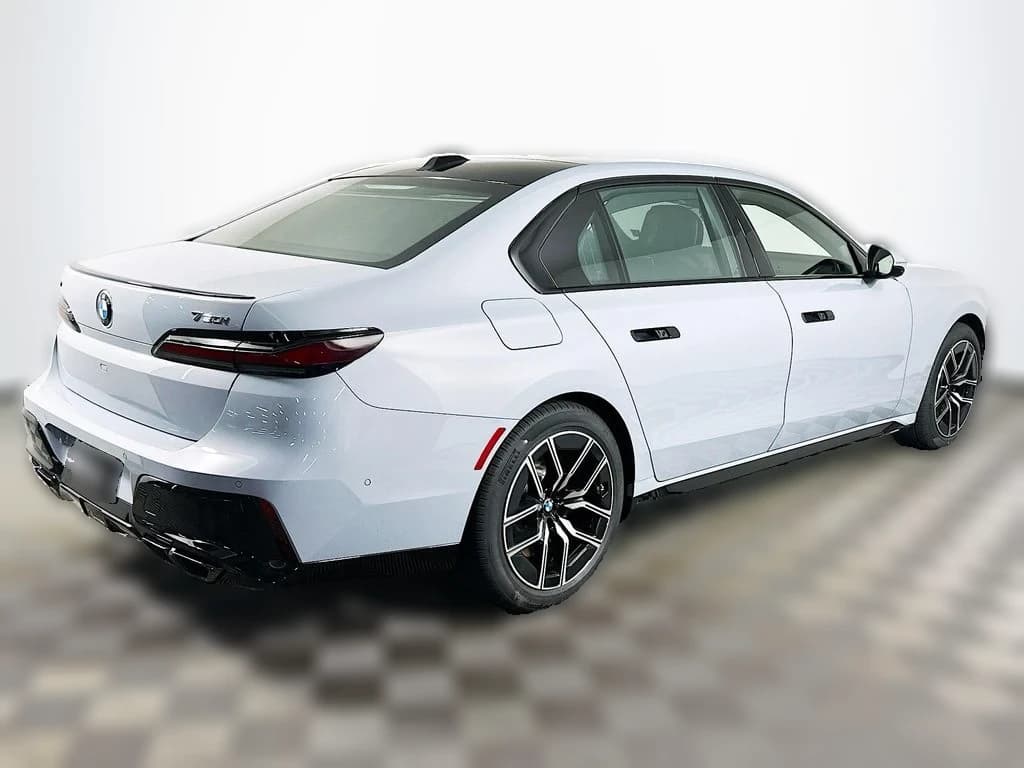 BMW 7 Series 760i xDrive Sedan 2026 — side view