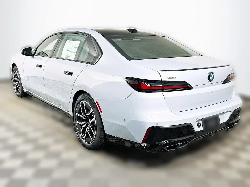 BMW 7 Series 760i xDrive Sedan 2026 — side view