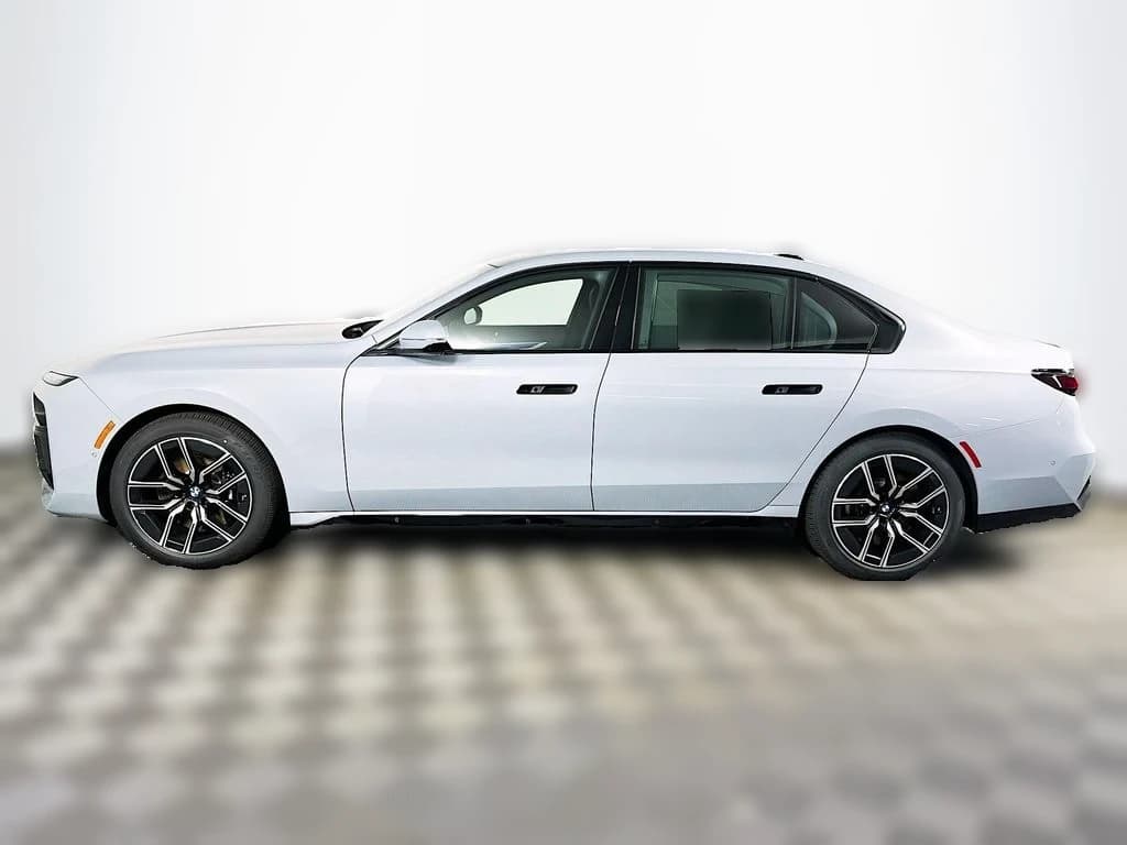 BMW 7 Series 760i xDrive Sedan 2026 — side view