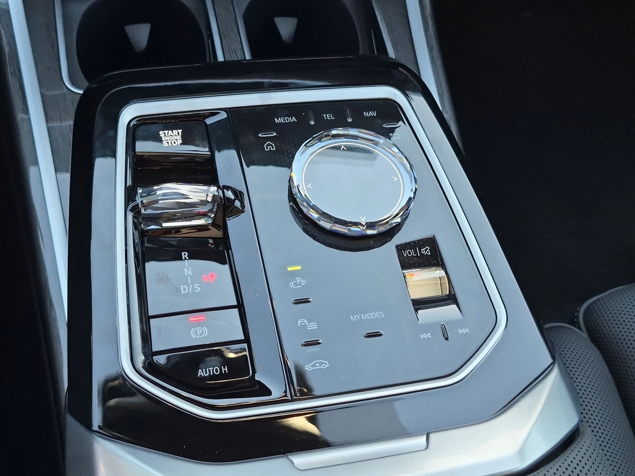 BMW 7 Series 750e xDrive Plug-In Hybrid 2026 — side view