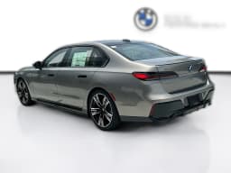 BMW 7 Series 750e xDrive Plug-In Hybrid 2026 — side view