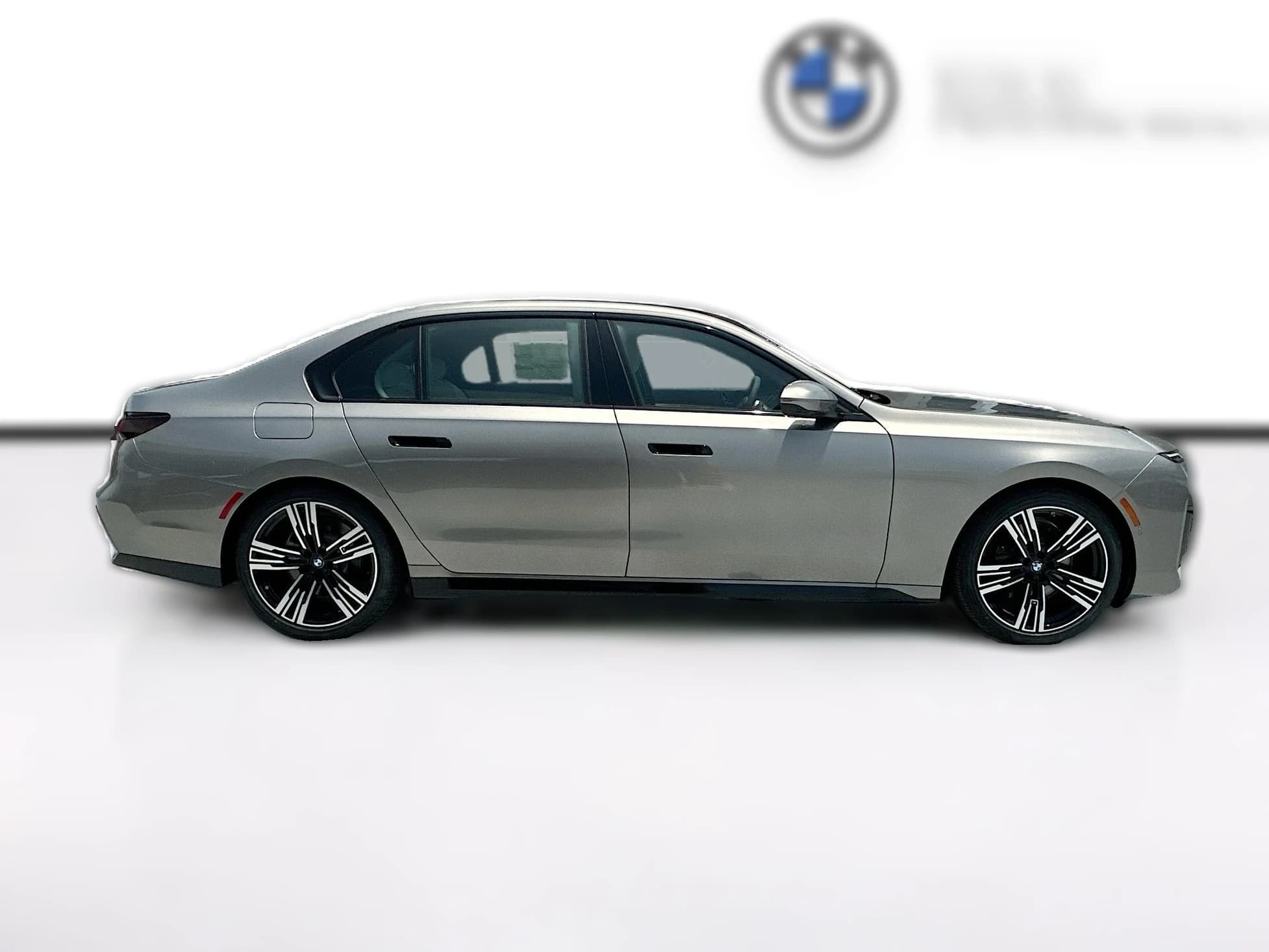 BMW 7 Series 750e xDrive Plug-In Hybrid 2026 — side view