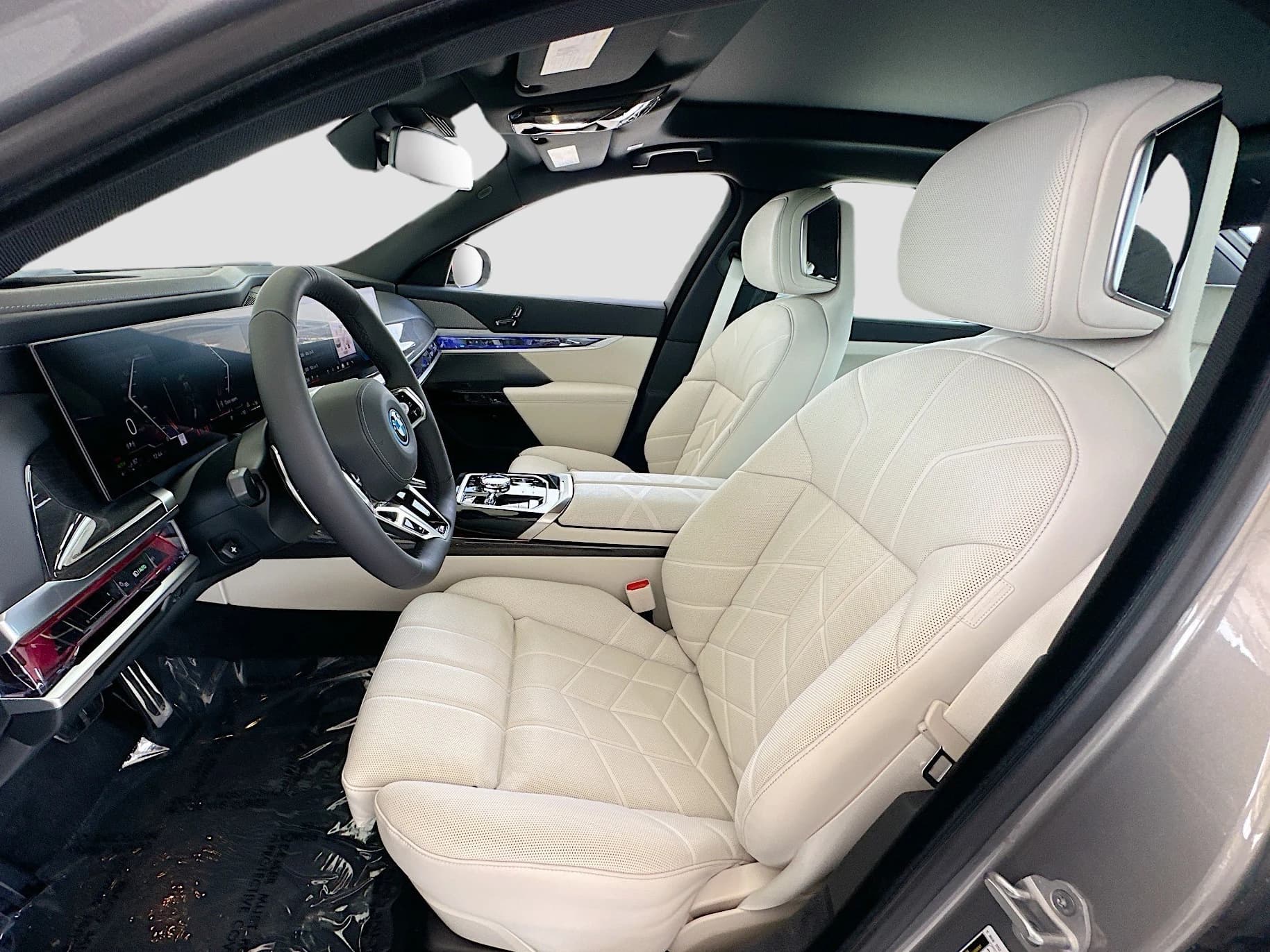 BMW 7 Series 750e xDrive Plug-In Hybrid 2026 — side view